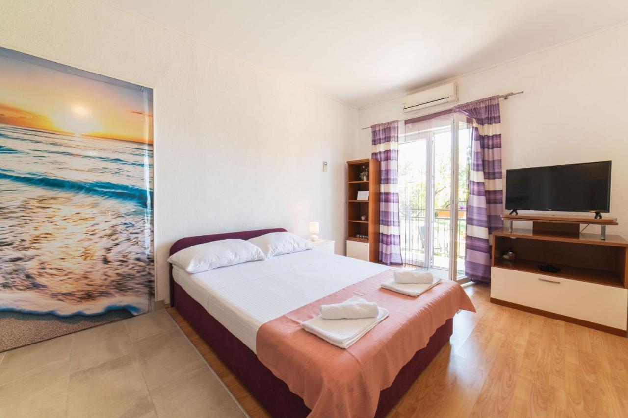 Apartment Livaja Kastel Novi Екстер'єр фото