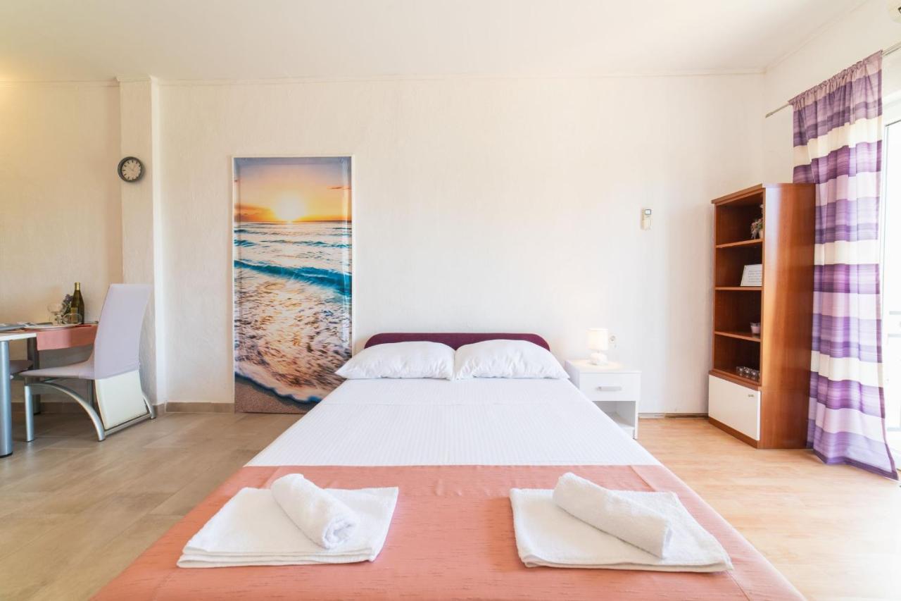 Apartment Livaja Kastel Novi Екстер'єр фото