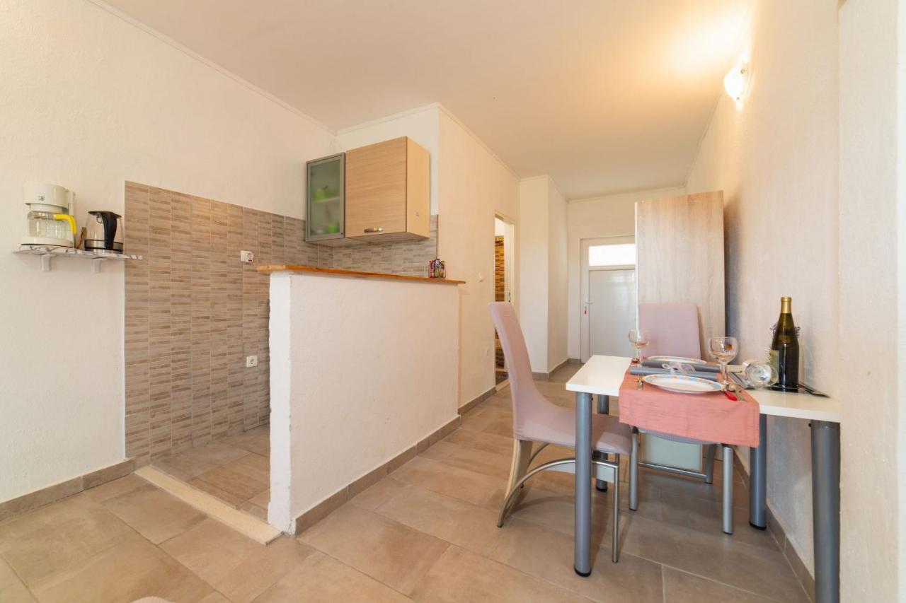 Apartment Livaja Kastel Novi Екстер'єр фото