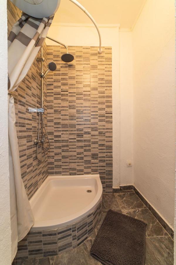 Apartment Livaja Kastel Novi Екстер'єр фото